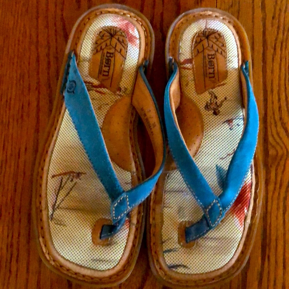 Women’s size 7 Hawaiian themed brand BORN handcrafted shoes, NWOT